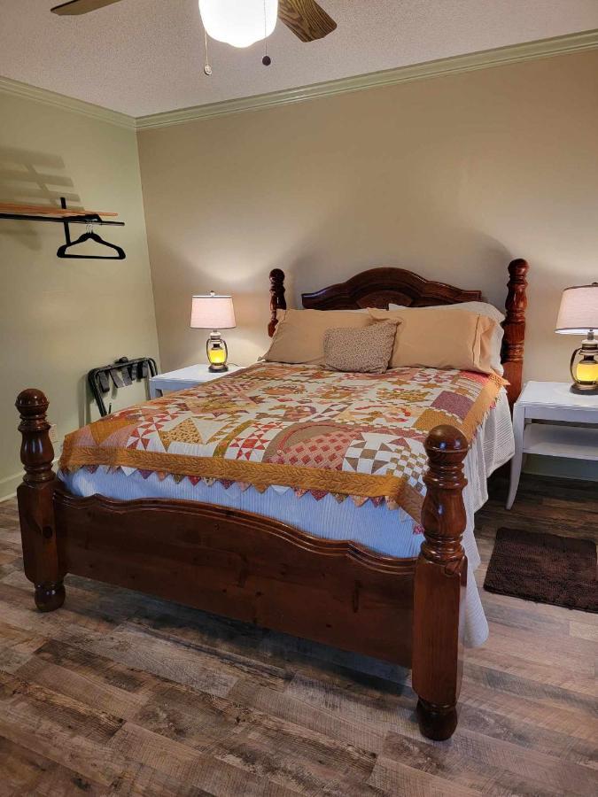 Moonlight Manor Bed & Breakfast Floyd Exterior photo